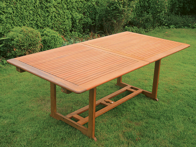 Dřevěný zahradní stůl QTC 47093