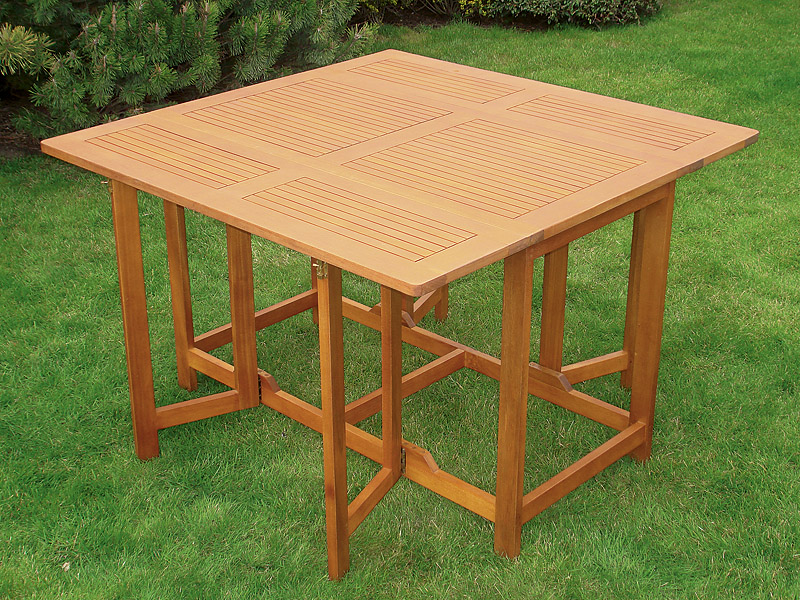 Dřevěný zahradní stůl QTC 47112