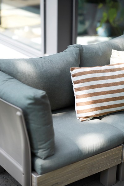 ELEMENTS SIGNATURE zahradní plastový stůl - walnut