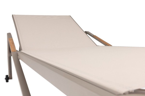 DIAMOND hliníkové lehátko s teakovými područkami - taupe / béžová