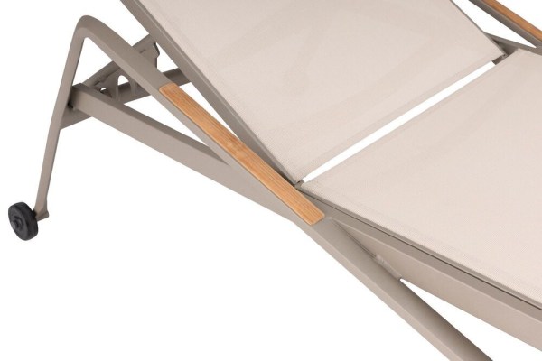 DIAMOND hliníkové lehátko s teakovými područkami - taupe / béžová