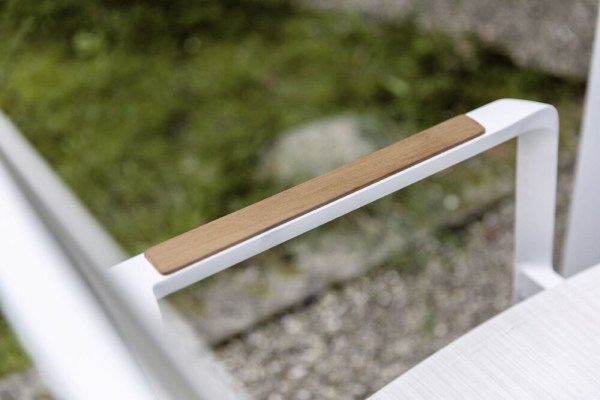 DIAMOND stohovatelné, hliníkové křeslo s teakovými područkami - bílá/krémová