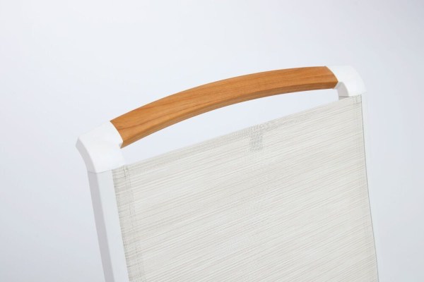 MEMPHIS TEAK stohovatelné, hliníkové křeslo s teakovými područkami - bílá / béžová