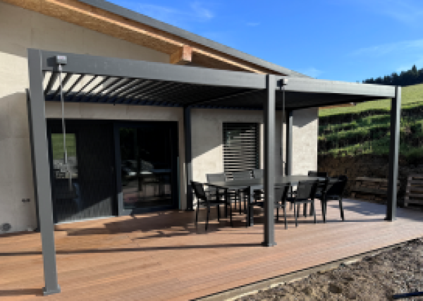 Bioklimatická pergola INTRO PLUS 6x3 m, hliník - volně stojící