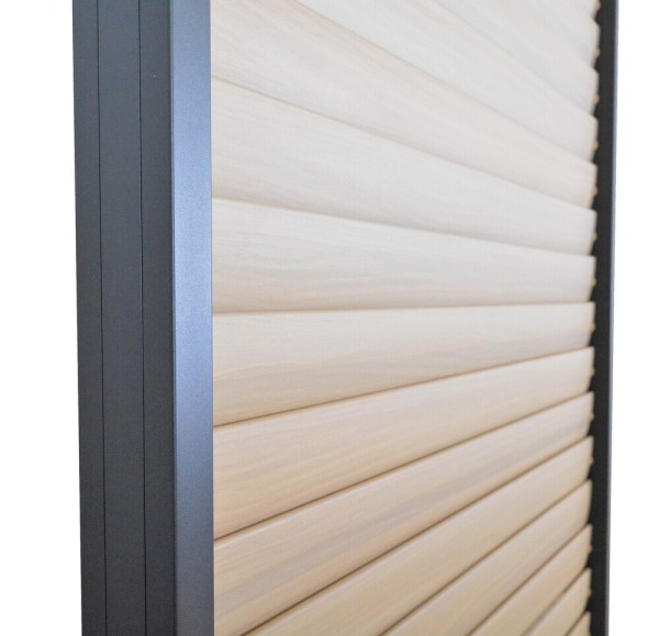 PANEL ZASTÍNĚNÍ WOOD, SKLÁPĚCÍ LAMELY, HORIZONTÁLNÍ 1 m pro bioklimatickou pergolu