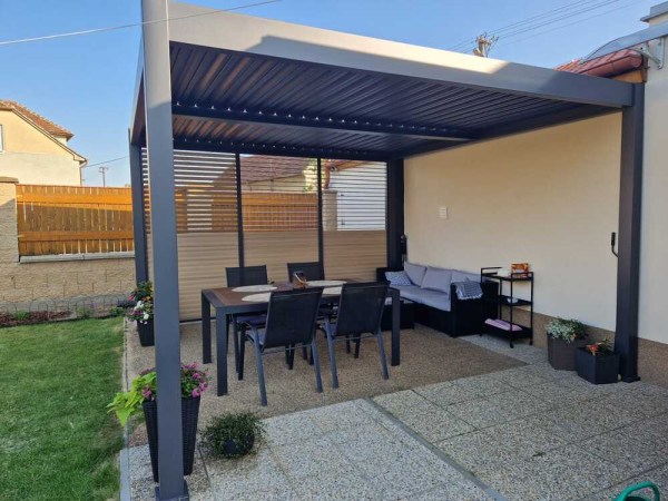 Bioklimatická pergola INTRO DUO 4x4 m, hliník - volně stojící